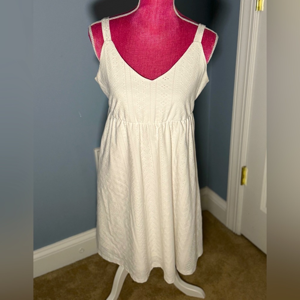 Women’s White Sleeveless Sun Dress